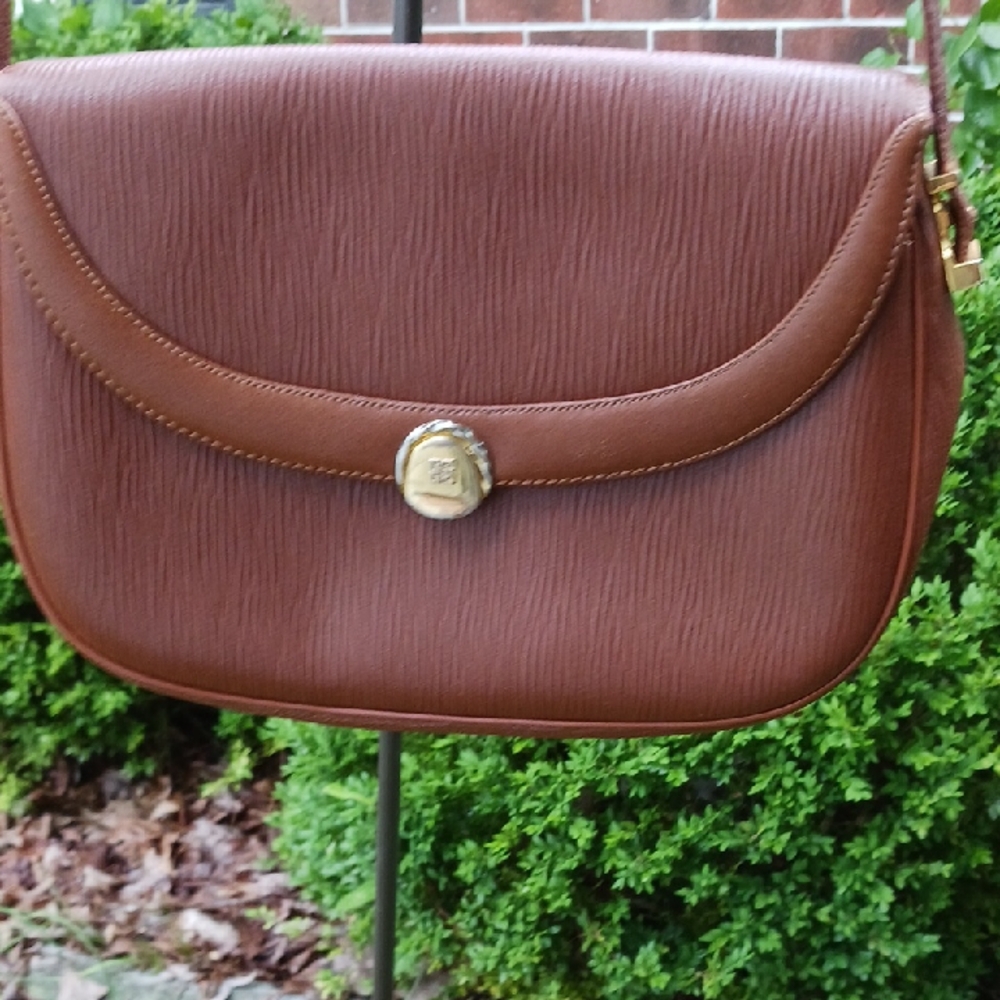 GIVENCHY VINTAGE Elegant Brown Leather Shoulder Bag